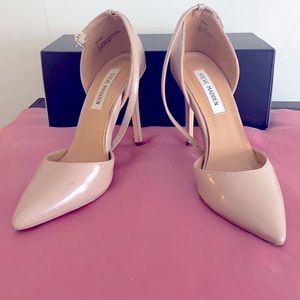 Ladies heeled shoes